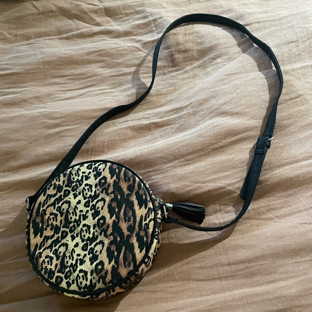 DSW leopard print crossbody with tassel NWOT